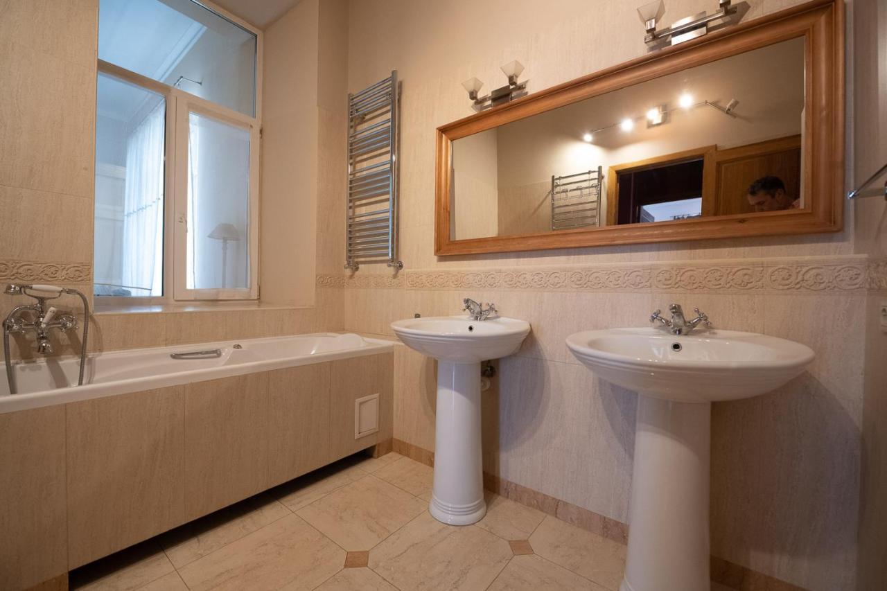 Great 144 Sq.M. Apartment In The Center Of Kiev Eksteriør billede